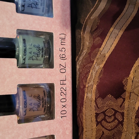 LA COLORS duo 10 LIMITED EDITION nail polishes and manicure set - Picture 3 of 9